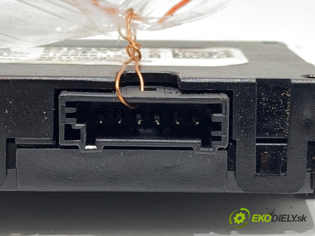 BMW 5 (G30, F90) 2016 - 2022    540 d xDrive 235 kW [320 KM] olej napędowy 2017 - 2020  Zosilňovač Antenní: 9384054 (Zosilňovač)