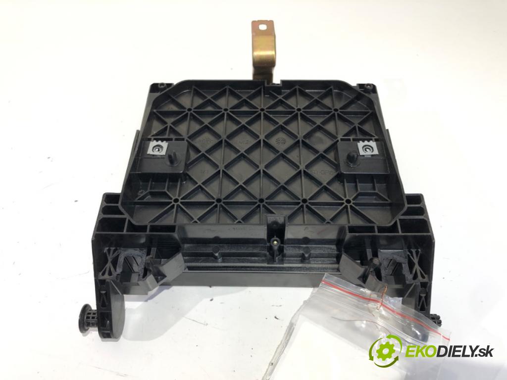 VW SHARAN (7M8, 7M9, 7M6) 1995 - 2010    1.9 TDI 85 kW [115 KM] olej napędowy 2000 - 2010  Modul BSI S108152001 (Poistková skrinka)