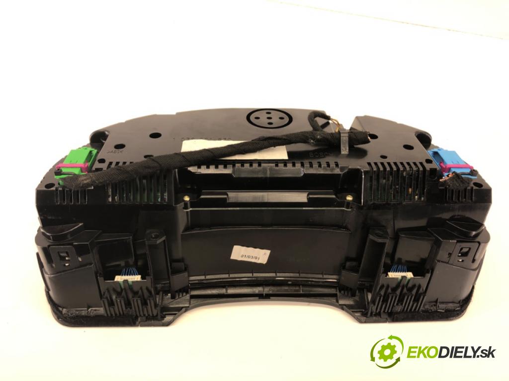 AUDI A4 B6 (8E2) 2000 - 2005    2.0 96 kW [130 KM] benzyna 2000 - 2004  Prístrojovka 8E0920900F (Prístrojové dosky, displeje)