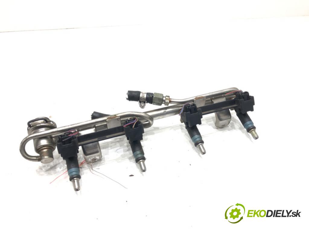 AUDI A4 B6 (8E2) 2000 - 2005    2.0 96 kW [130 KM] benzyna 2000 - 2004  Lišta vstrekovacia 058133681 (Vstrekovacie lišty)