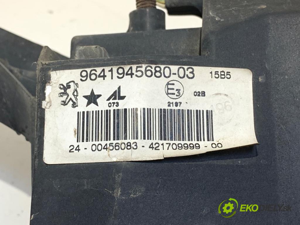 PEUGEOT 407 SW (6E_) 2004 - 2011    2.0 100 kW [136 KM] benzyna 2004 - 2005  hmlové svetlo, hmlovka levý přední část 9641945680