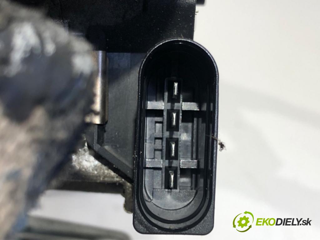 SKODA OCTAVIA III (5E3, NL3, NR3) 2012 - 2022    1.6 TDI 66 kW [90 KM] olej napędowy 2012 - 2022  Mechanizmus stieračov predný 5E1955023B (Motorček stieračov predné)