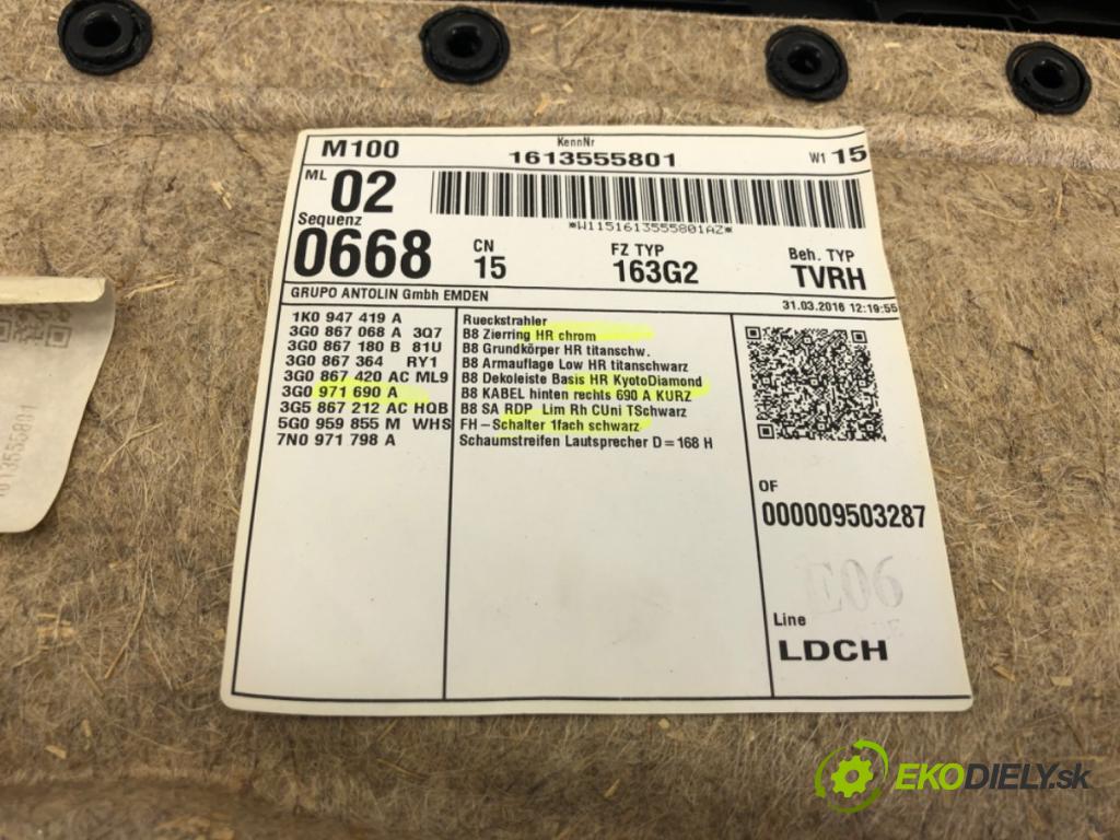 VW PASSAT B8 sedan 2016 132 kW 1.8 TSI 1798 čalúnenie Dvere pravy zad