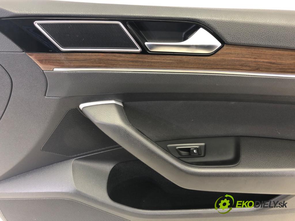 VW PASSAT B8 sedan 2016 132 kW 1.8 TSI 1798 čalúnenie Dvere pravy predný