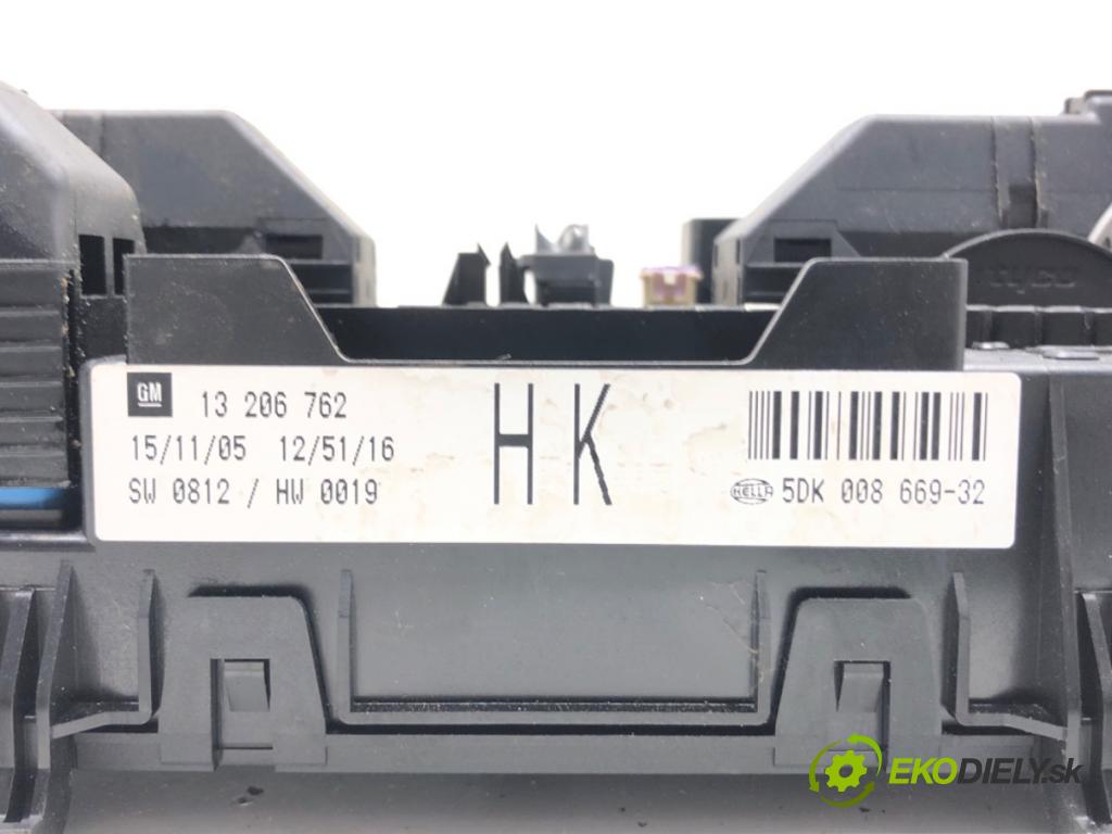 OPEL ZAFIRA B Nadwozie pełne/minivan (A05) 2005 - 2015    1.9 CDTI VAN (M75) 88 kW [120 KM] olej napędowy 2005 - 2015  modul BSI 13206762 (Pojistkové skříňky)