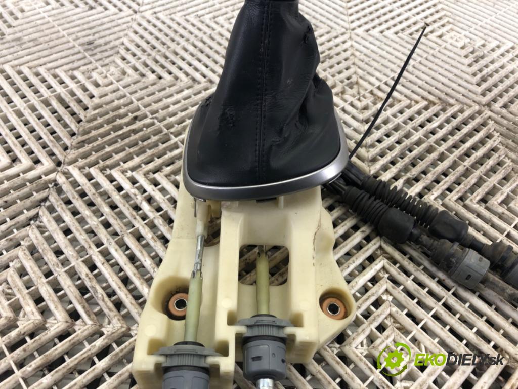 HYUNDAI VELOSTER (FS) 2011 - 2017    1.6 GDI 103 kW [140 KM] benzyna 2011 - 2017  Kulisa  (Rýchlostná páka / kulisa)