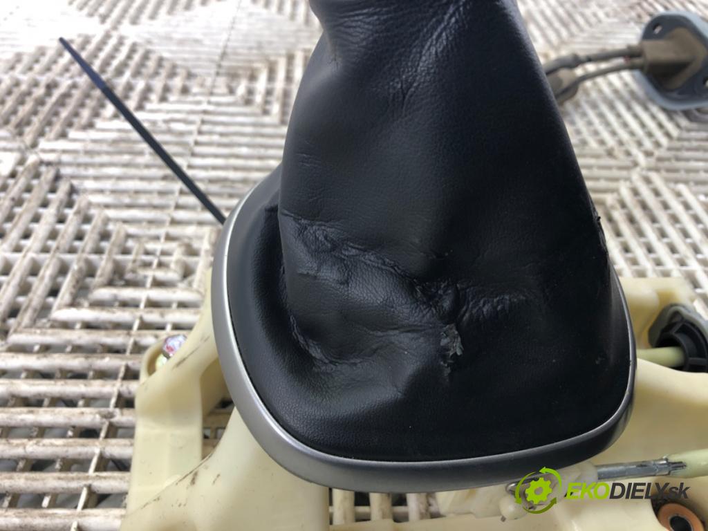 HYUNDAI VELOSTER (FS) 2011 - 2017    1.6 GDI 103 kW [140 KM] benzyna 2011 - 2017  Kulisa  (Rýchlostná páka / kulisa)