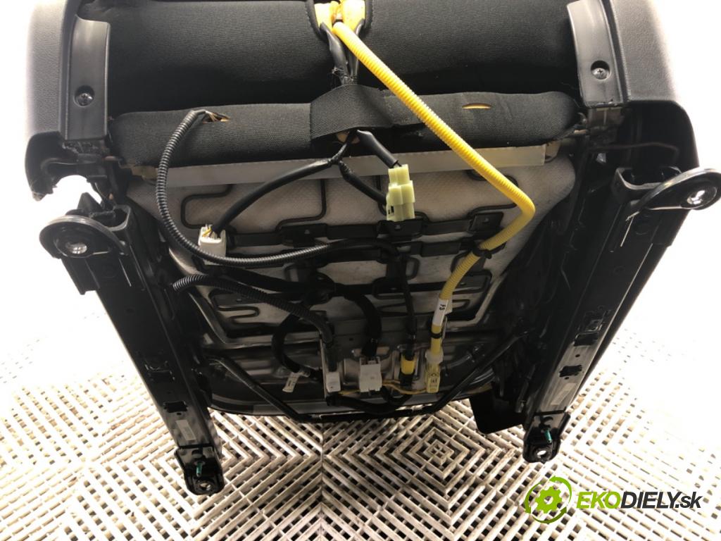 HYUNDAI VELOSTER (FS) 2011 - 2017    1.6 GDI 103 kW [140 KM] benzyna 2011 - 2017  Sedadlo pravy predný