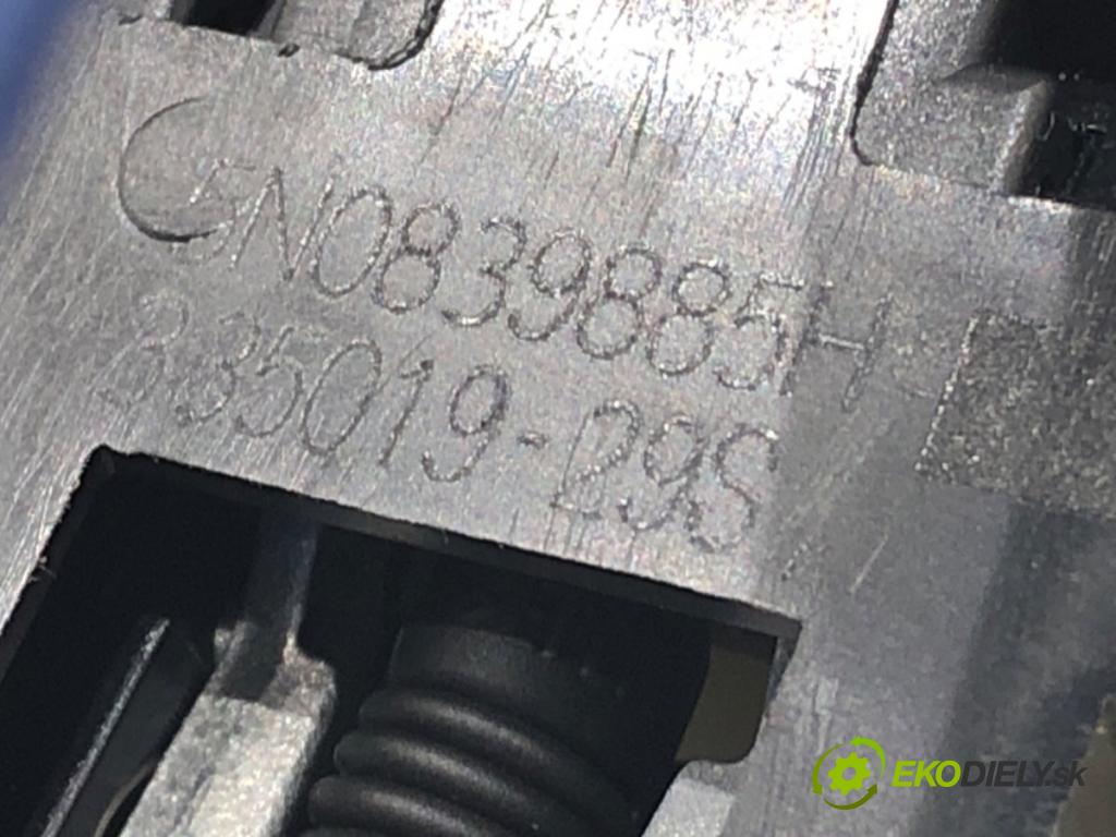SKODA OCTAVIA III Combi (5E5, 5E6) 2012 - 2022    1.5 TSI 110 kW [150 KM] benzyna 2017 - 2022  Kľučka vonkajšia ľavy zad