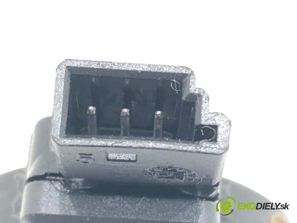 SKODA OCTAVIA III Combi (5E5, 5E6) 2012 - 2022    1.5 TSI 110 kW [150 KM] benzyna 2017 - 2022  Snímač dažďa 5Q0955547C (Snímač dažďa)