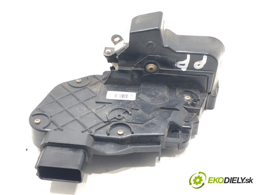 VOLVO V50 (545) 2003 - 2012    2.0 D 100 kW [136 KM] olej napędowy 2004 - 2010  zámok dveře pravý přední část 30753664