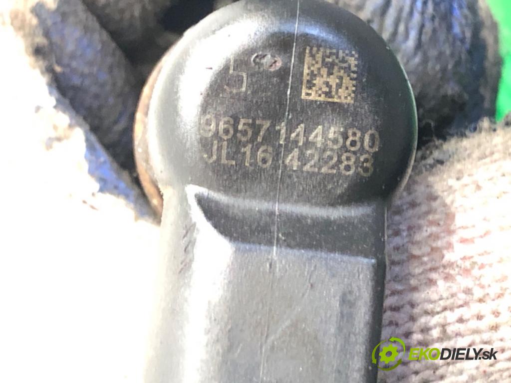 VOLVO V50 (545) 2003 - 2012    2.0 D 100 kW [136 KM] olej napędowy 2004 - 2010  Vstrekovacie ventily 9657144580