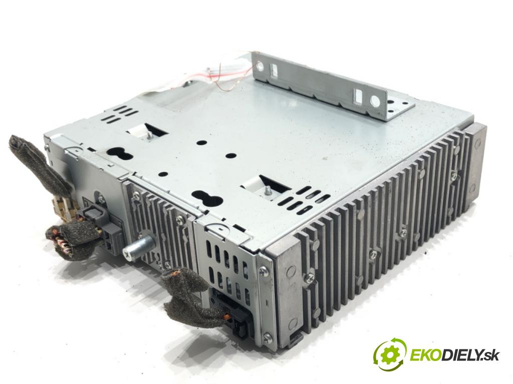 VOLVO V50 (545) 2003 - 2012    2.0 D 100 kW [136 KM] olej napędowy 2004 - 2010  RADIO 30752889AD (Audio zariadenie)