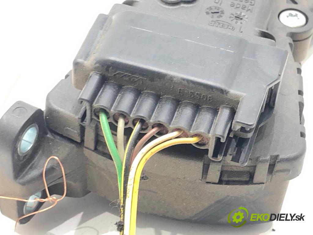 VOLVO V50 (545) 2003 - 2012    2.0 D 100 kW [136 KM] olej napędowy 2004 - 2010  Potenciometer plynu 4M51-9F836-AH (Pedál)