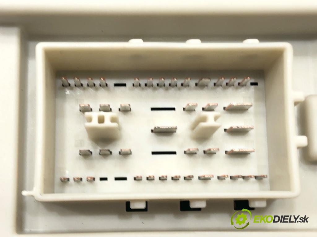 VOLVO V50 (545) 2003 - 2012    2.0 D 100 kW [136 KM] olej napędowy 2004 - 2010  modul BSI 30765015 (Pojistkové skříňky)