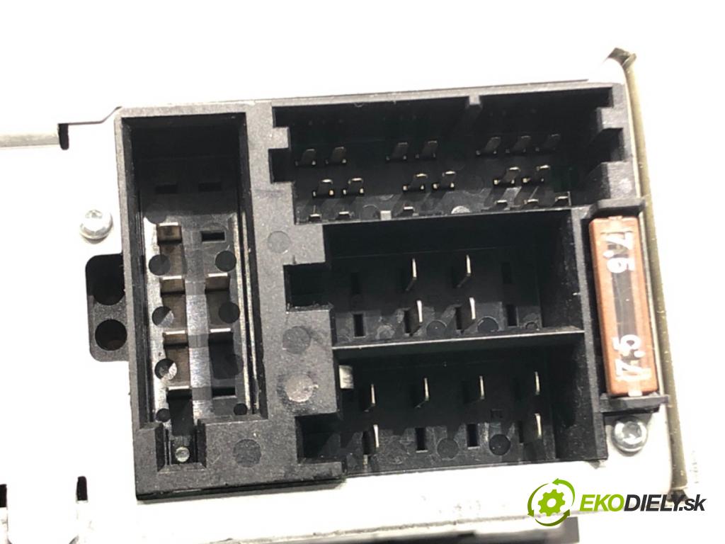 AUDI A4 B6 Avant (8E5) 2000 - 2005    2.0 FSI 110 kW [150 KM] benzyna 2002 - 2004  RADIO 8E0035186L (Audio zariadenie)