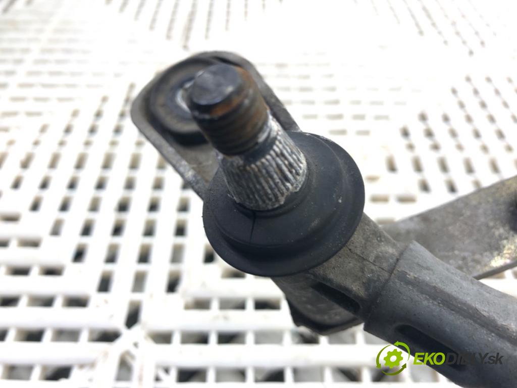 AUDI A4 B6 Avant (8E5) 2000 - 2005    2.0 FSI 110 kW [150 KM] benzyna 2002 - 2004  Mechanizmus stieračov predný 8E1955603D (Motorček stieračov predné)