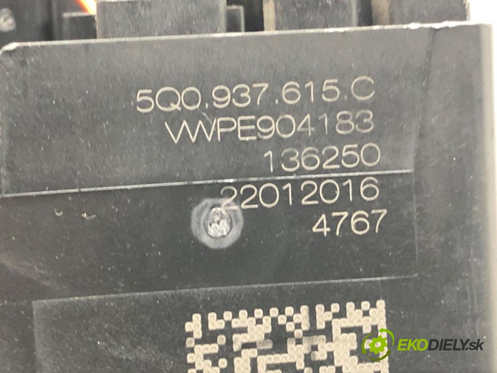 VW PASSAT B8 (3G2, CB2) 2014 - 2022    1.8 TSI 132 kW [180 KM] benzyna 2015 - 2022  skříňka poistková 5Q0937615C (Pojistkové skříňky)