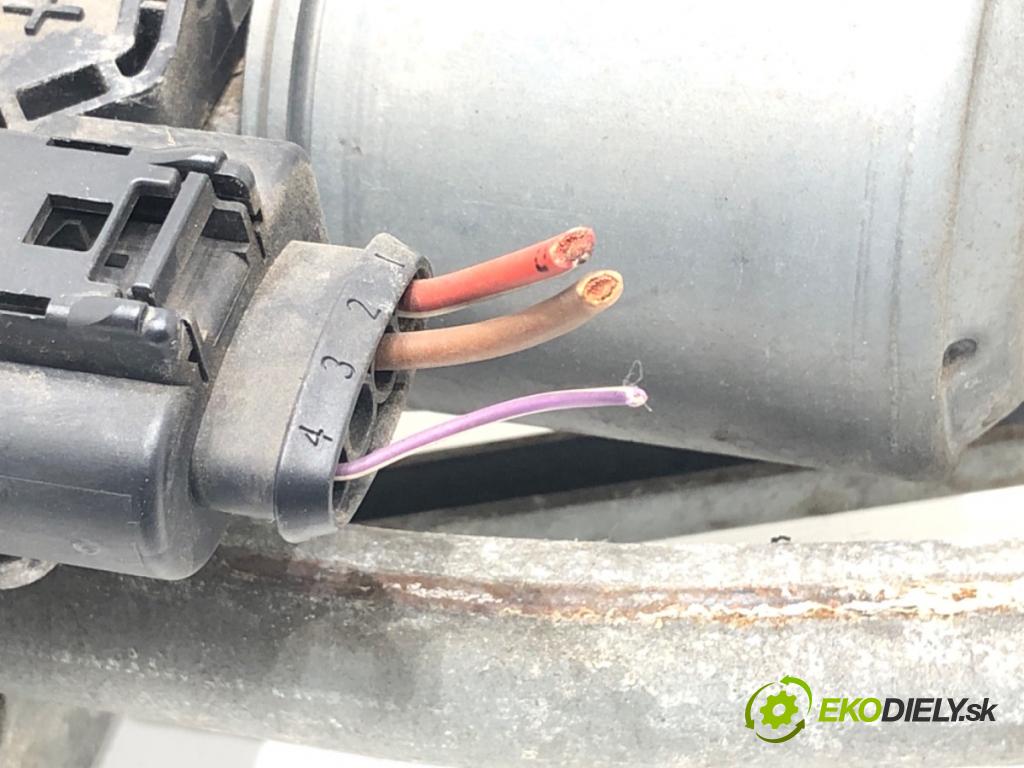 VW PASSAT B8 (3G2, CB2) 2014 - 2022    1.8 TSI 132 kW [180 KM] benzyna 2015 - 2022  Mechanizmus stieračov predný 3G1955119A (Motorček stieračov predné)