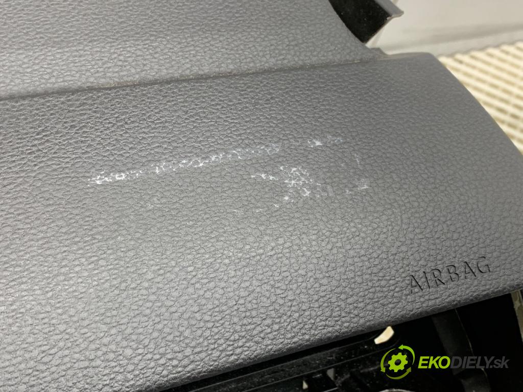 VW PASSAT B8 (3G2, CB2) 2014 - 2022    1.8 TSI 132 kW [180 KM] benzyna 2015 - 2022  Palubná doska silentbloku ZÁBORY: 5G0880201C