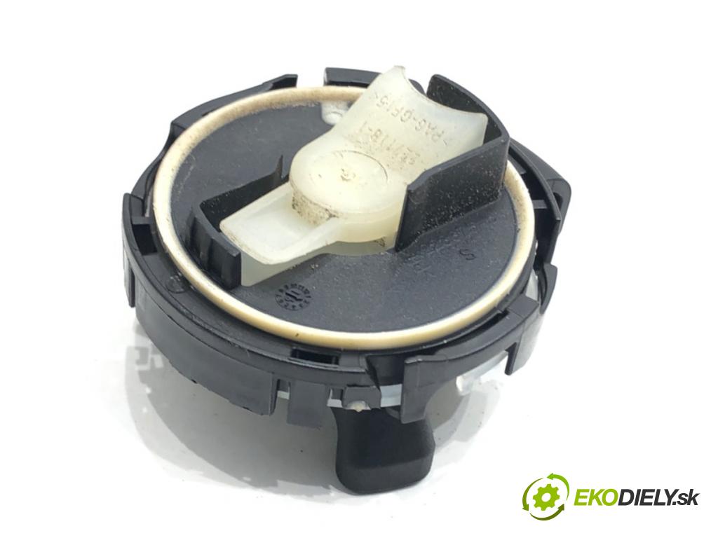 VW PASSAT B8 (3G2, CB2) 2014 - 2022    1.8 TSI 132 kW [180 KM] benzyna 2015 - 2022  Snímač nárazu 3Q0959354A (Snímač nárazu)