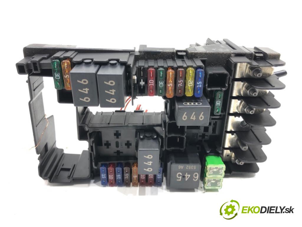 VW PASSAT B8 (3G2, CB2) 2014 - 2022    1.8 TSI 132 kW [180 KM] benzyna 2015 - 2022  skříňka poistková 5Q0937125B (Pojistkové skříňky)