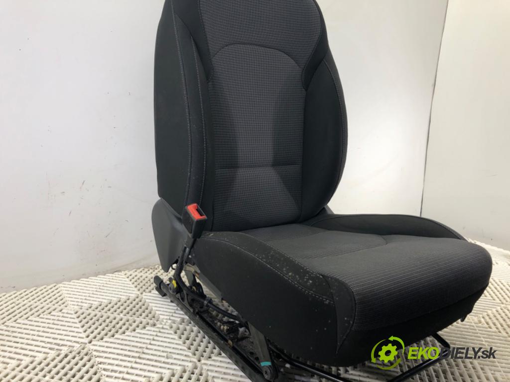 HYUNDAI i30 liftback 2019 74 kW 1.4 MPI 1368 Sedadlo pravy predný