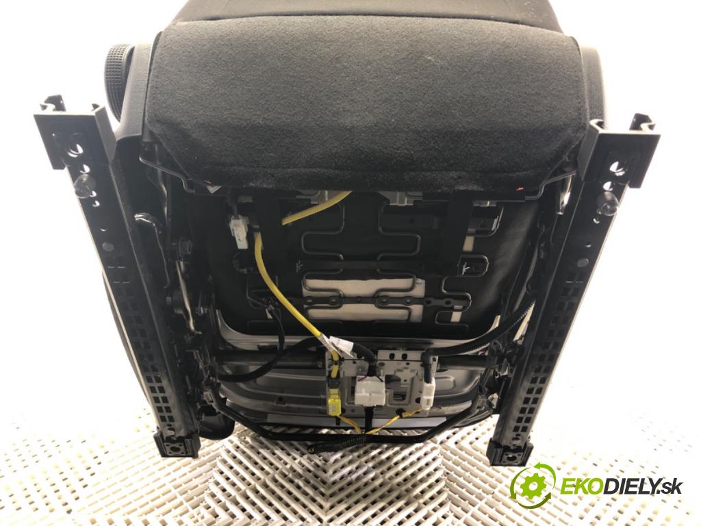 HYUNDAI i30 liftback 2019 74 kW 1.4 MPI 1368 Sedadlo pravy predný