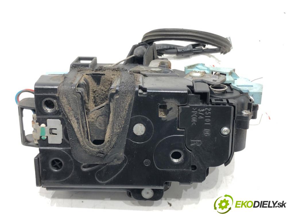 SKODA ROOMSTER (5J7) 2006 - 2015    1.6 TDI 77 kW [105 KM] olej napędowy 2010 - 2015  zámok dveře pravý přední část 5J1837016A