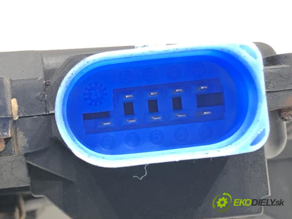 SKODA ROOMSTER (5J7) 2006 - 2015    1.6 TDI 77 kW [105 KM] olej napędowy 2010 - 2015  zámok dveře pravý přední část 5J1837016A