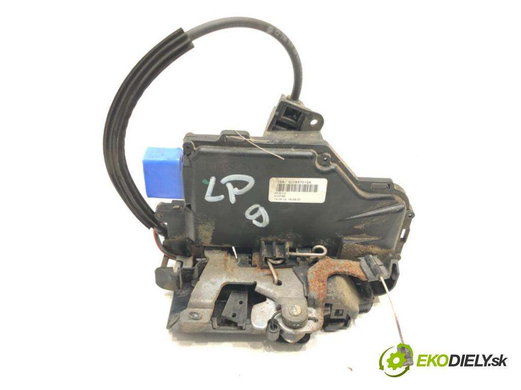 SKODA ROOMSTER (5J7) 2006 - 2015    1.6 TDI 77 kW [105 KM] olej napędowy 2010 - 2015  zámok dveře levý přední část 5J1837015A