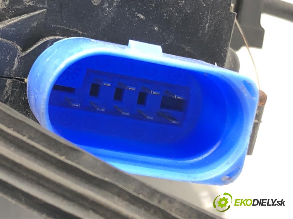 SKODA ROOMSTER (5J7) 2006 - 2015    1.6 TDI 77 kW [105 KM] olej napędowy 2010 - 2015  zámok dveře levý přední část 5J1837015A
