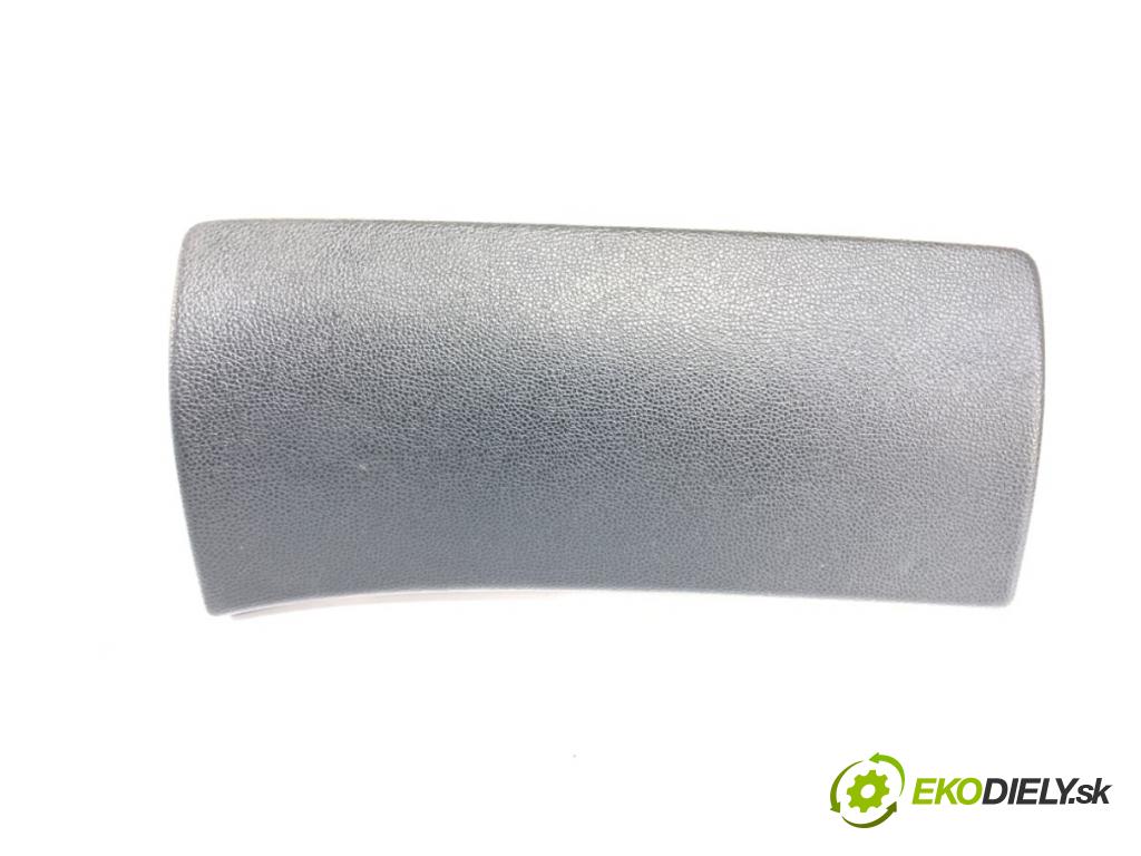 SKODA ROOMSTER (5J7) 2006 - 2015    1.6 TDI 77 kW [105 KM] olej napędowy 2010 - 2015  Priehradka, kastlík spolujazdca 5J1857096B (Priehradky, kastlíky)