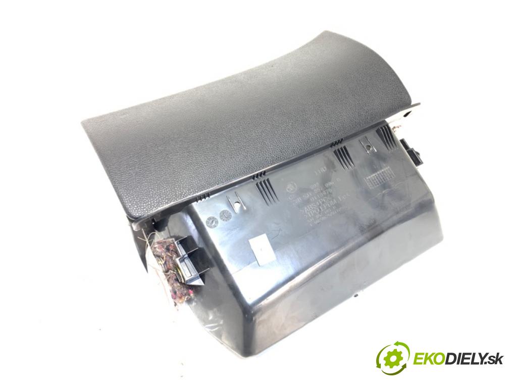 SKODA ROOMSTER (5J7) 2006 - 2015    1.6 TDI 77 kW [105 KM] olej napędowy 2010 - 2015  Priehradka, kastlík spolujazdca 5J1857096B (Priehradky, kastlíky)