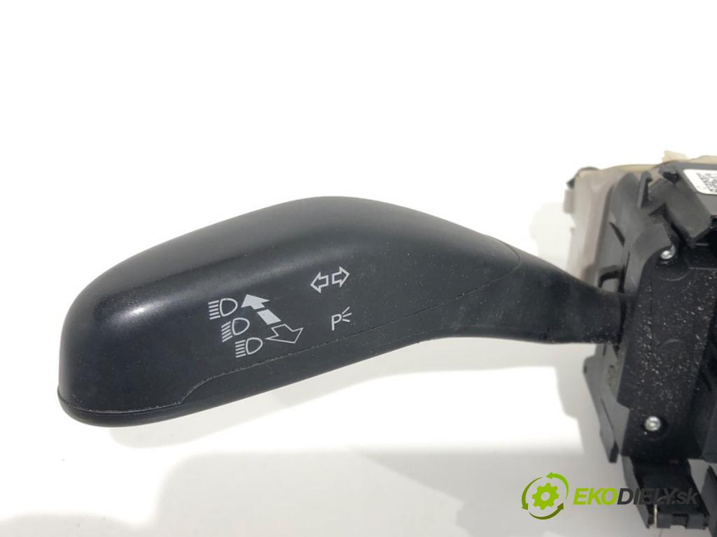 SKODA ROOMSTER (5J7) 2006 - 2015    1.6 TDI 77 kW [105 KM] olej napędowy 2010 - 2015  Prepínač kombinovaný 6R0953501A (Prepínače, spínače, tlačidlá a ovládače kúrenia)