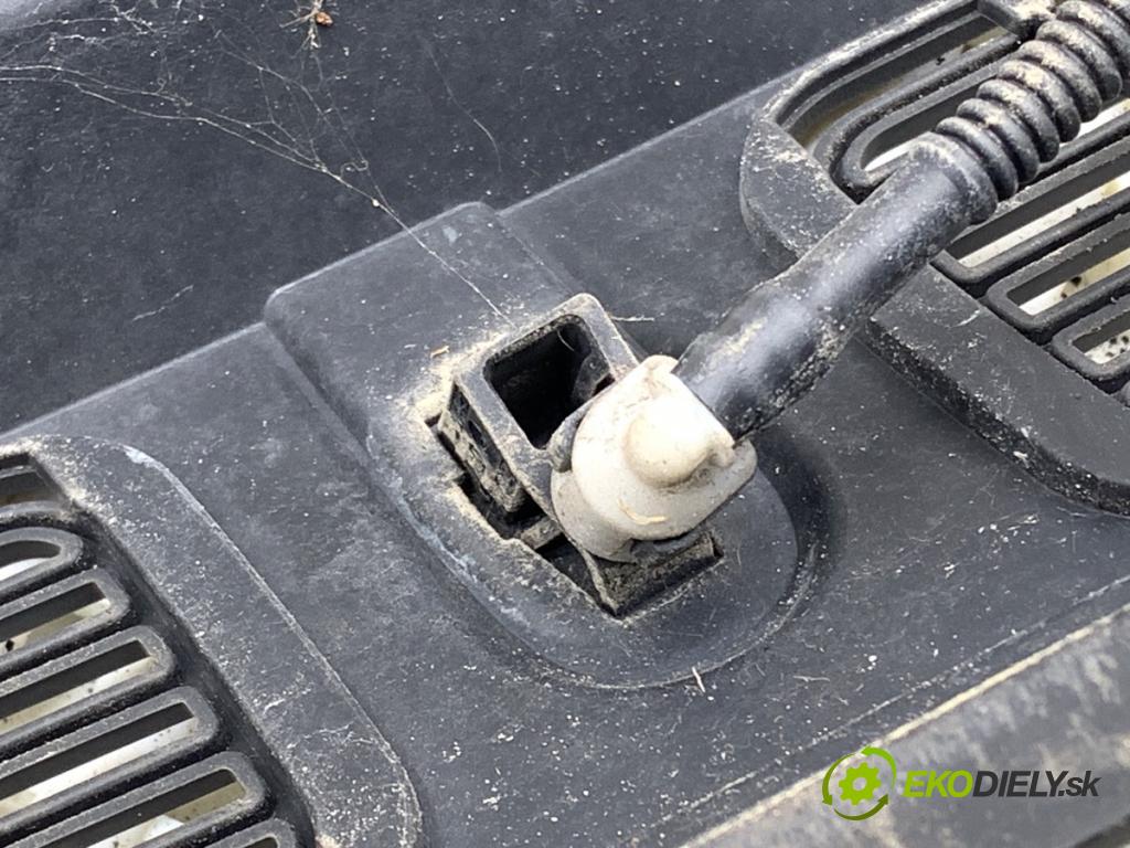 SKODA ROOMSTER (5J7) 2006 - 2015    1.6 TDI 77 kW [105 KM] olej napędowy 2010 - 2015  Torpédo, plast pod čelné okno 5J1819403A (Torpédo)