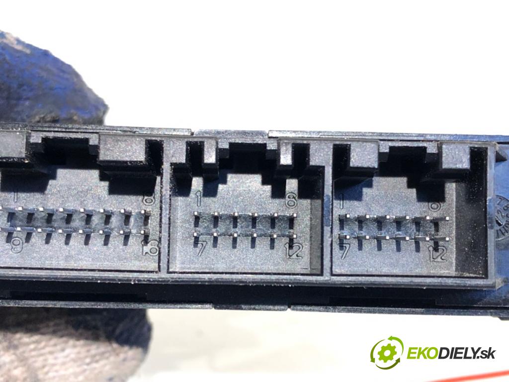 SKODA ROOMSTER (5J7) 2006 - 2015    1.6 TDI 77 kW [105 KM] olej napędowy 2010 - 2015  Modul PDC 5J0919475 (Ostatné)