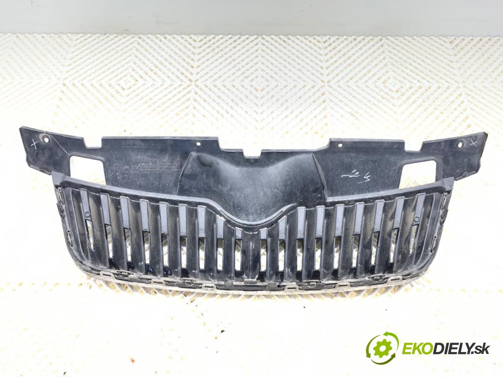 SKODA ROOMSTER (5J7) 2006 - 2015    1.6 TDI 77 kW [105 KM] olej napędowy 2010 - 2015  Mriežka maska 5J0853668C (Mriežka predná (maska chladiča))