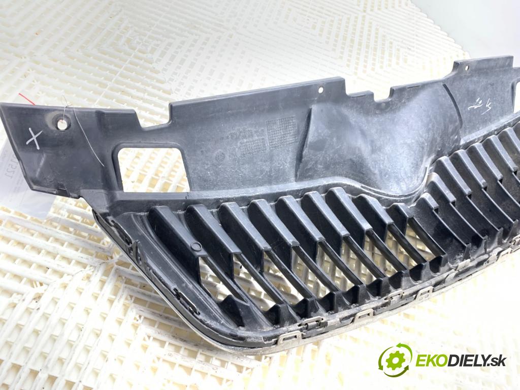 SKODA ROOMSTER (5J7) 2006 - 2015    1.6 TDI 77 kW [105 KM] olej napędowy 2010 - 2015  Mriežka maska 5J0853668C (Mriežka predná (maska chladiča))
