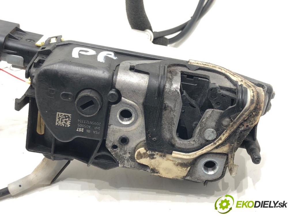 PEUGEOT 508 I (8D_) 2010 - 2018    1.6 HDi 84 kW [115 KM] olej napędowy 2012 - 2018  zámok dveře pravý přední část 006257