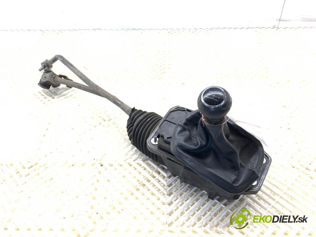 VW PASSAT B5.5 (3B3) 2000 - 2005    1.9 TDI 96 kW [130 KM] olej napędowy 2000 - 2005  Kulisa 4B0711025F (Rýchlostná páka / kulisa)