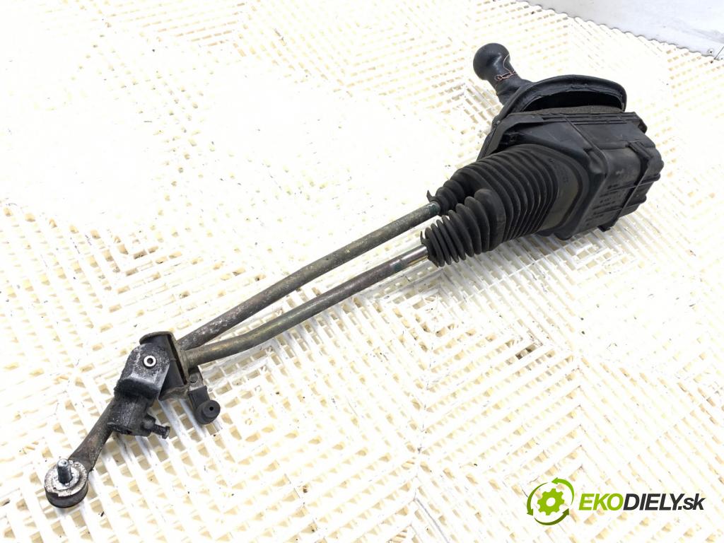 VW PASSAT B5.5 (3B3) 2000 - 2005    1.9 TDI 96 kW [130 KM] olej napędowy 2000 - 2005  Kulisa 4B0711025F (Rýchlostná páka / kulisa)