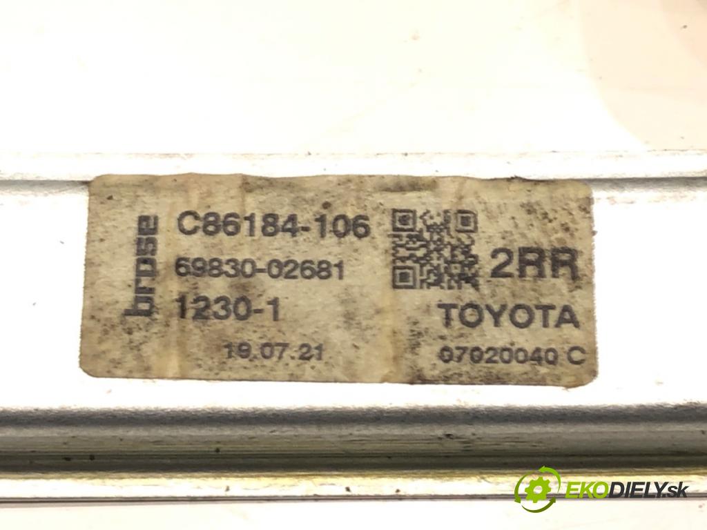 TOYOTA COROLLA liftback (_E21_) 2018 - 2022    2.0 Hybrid (MZEH12) 135 kW [184 KM] Hybryda silnik benzynowy / elektryczny 2021 - 2022  mechanismus okna pravý zadní část 69830-02681