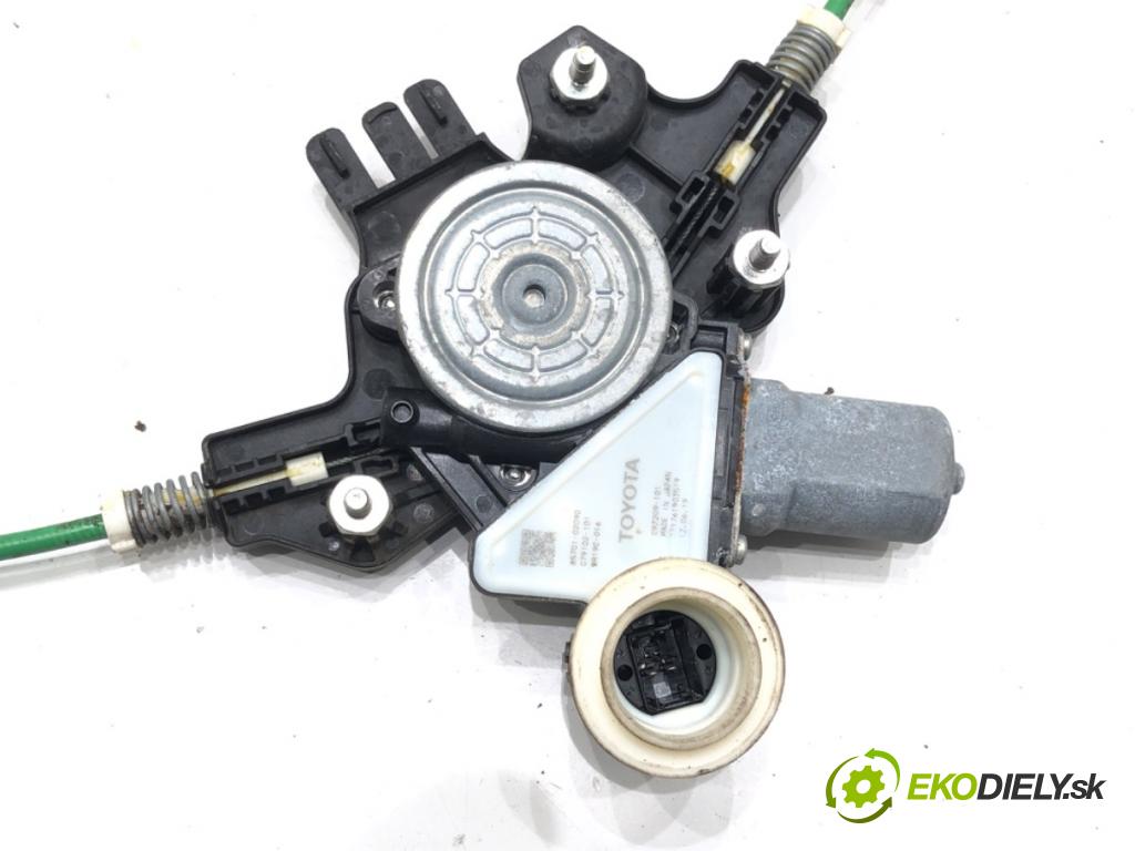 TOYOTA COROLLA liftback (_E21_) 2018 - 2022    2.0 Hybrid (MZEH12) 135 kW [184 KM] Hybryda silnik benzynowy / elektryczny 2021 - 2022  mechanismus okna levý přední část 85701-02090