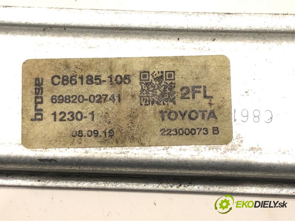 TOYOTA COROLLA liftback (_E21_) 2018 - 2022    2.0 Hybrid (MZEH12) 135 kW [184 KM] Hybryda silnik benzynowy / elektryczny 2021 - 2022  mechanismus okna levý přední část 85701-02090