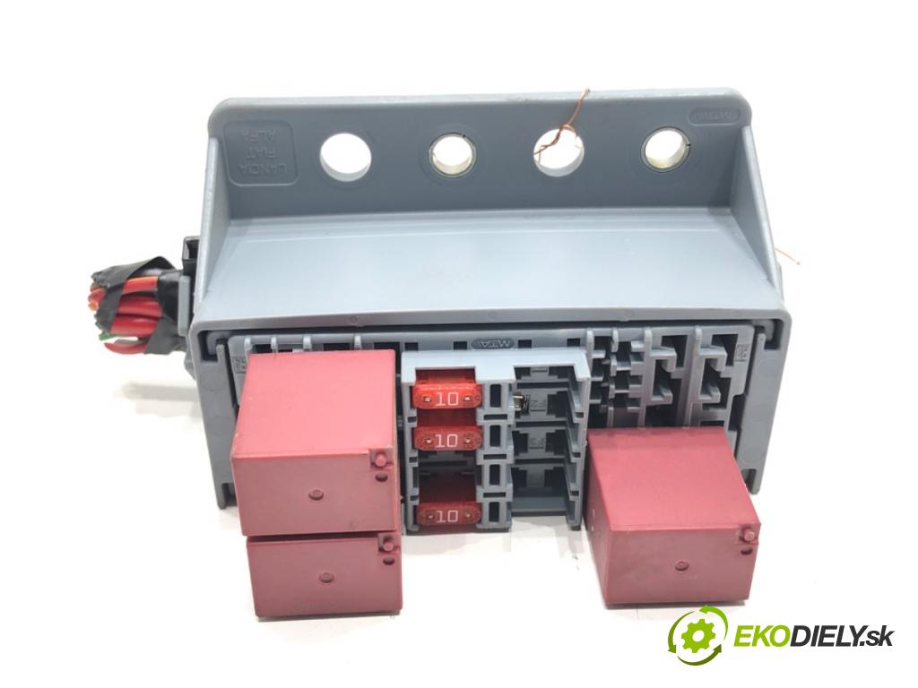 FIAT TIPO Kombi (356_) 2016 - 2022    1.6 D (356WXG1B) 88 kW [120 KM] olej napędowy 2016 - 2022  skříňka poistková 52091133 (Pojistkové skříňky)