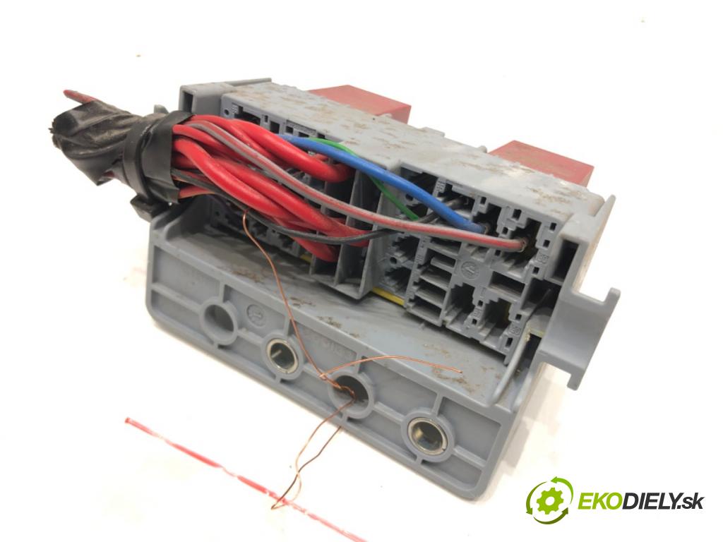 FIAT TIPO Kombi (356_) 2016 - 2022    1.6 D (356WXG1B) 88 kW [120 KM] olej napędowy 2016 - 2022  skříňka poistková 52091133 (Pojistkové skříňky)