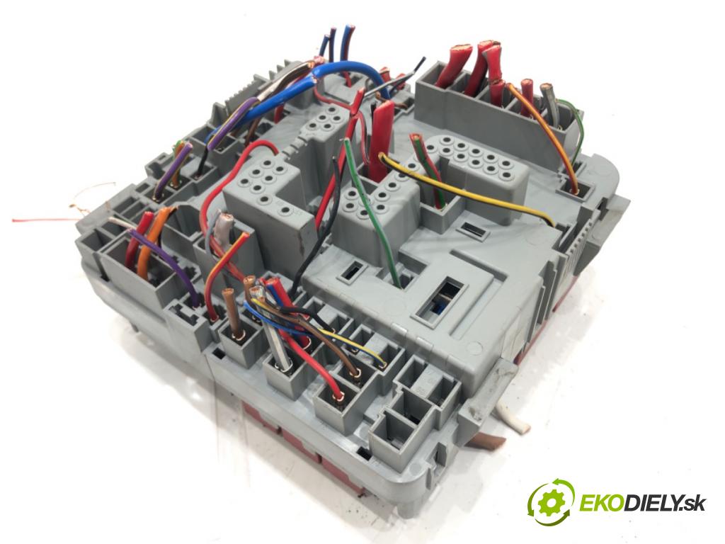 FIAT TIPO Kombi (356_) 2016 - 2022    1.6 D (356WXG1B) 88 kW [120 KM] olej napędowy 2016 - 2022  skříňka poistková 52028777 (Pojistkové skříňky)