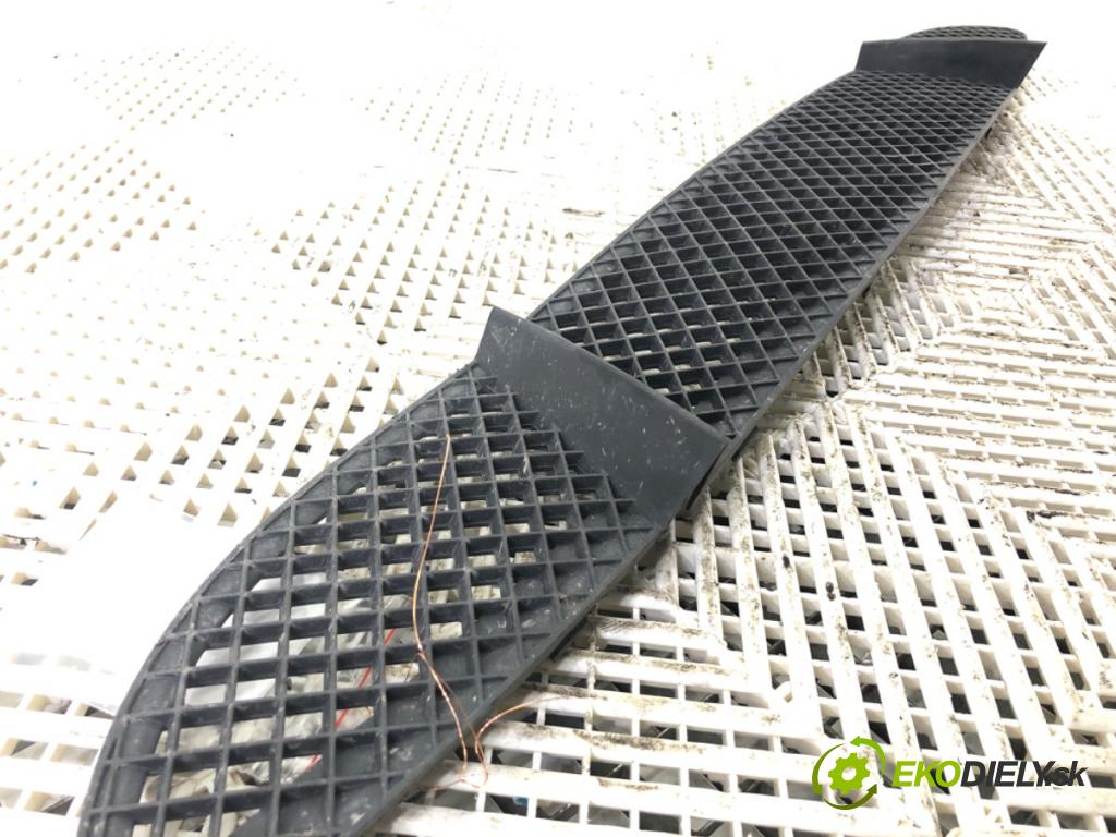 BMW 1 (E87) 2003 - 2013    120 i 110 kW [150 KM] benzyna 2004 - 2007  mří nárazníka přední část  (Mřížky (masky) chladičů)