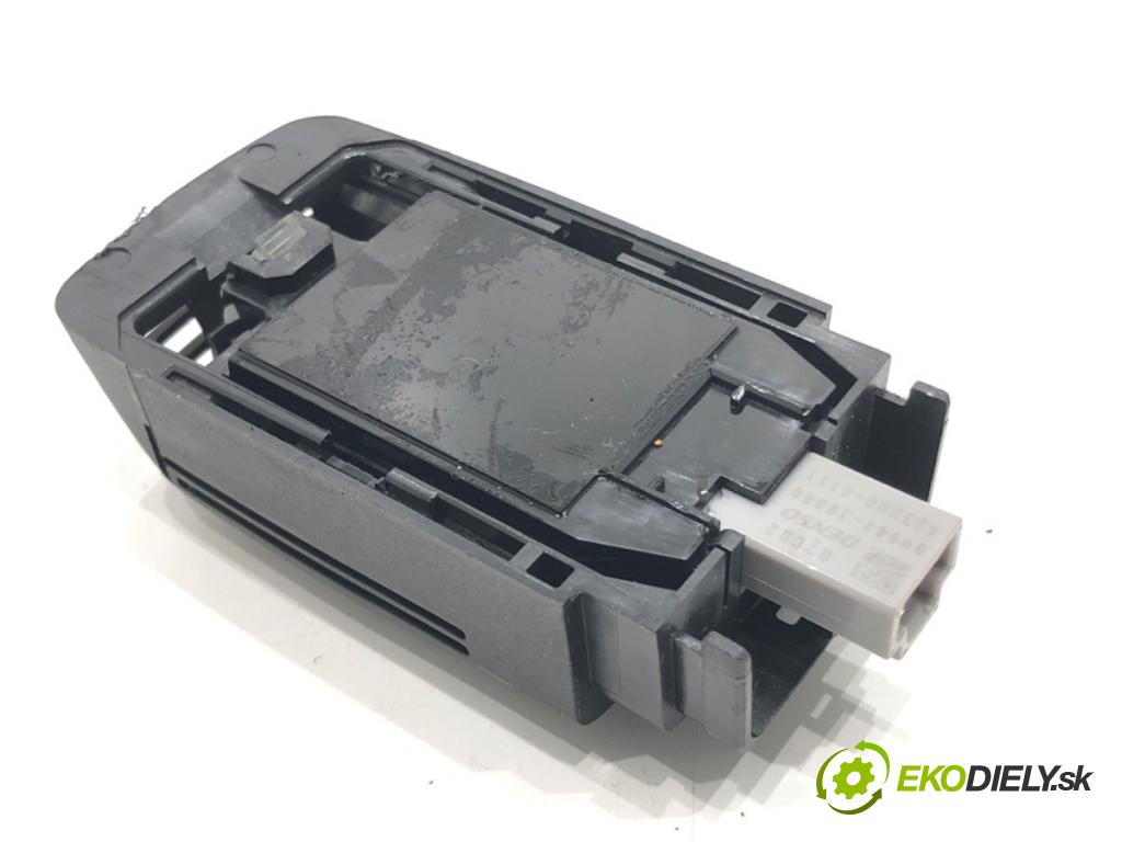 TOYOTA COROLLA liftback (_E21_) 2018 - 2022    2.0 Hybrid (MZEH12) 135 kW [184 KM] Hybryda silnik benzynowy / elektryczny 2021 - 2022  Snímač dažďa 89941-30040 (Snímač dažďa)